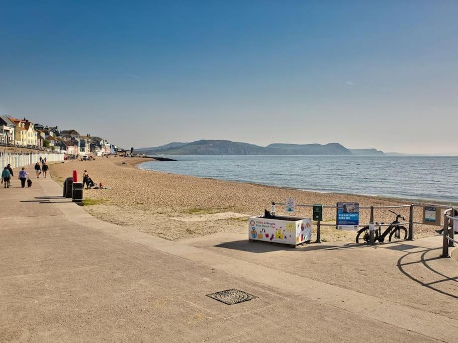 Lovely Holiday Home In Lyme Regis - Sleeps 8 Exterior foto