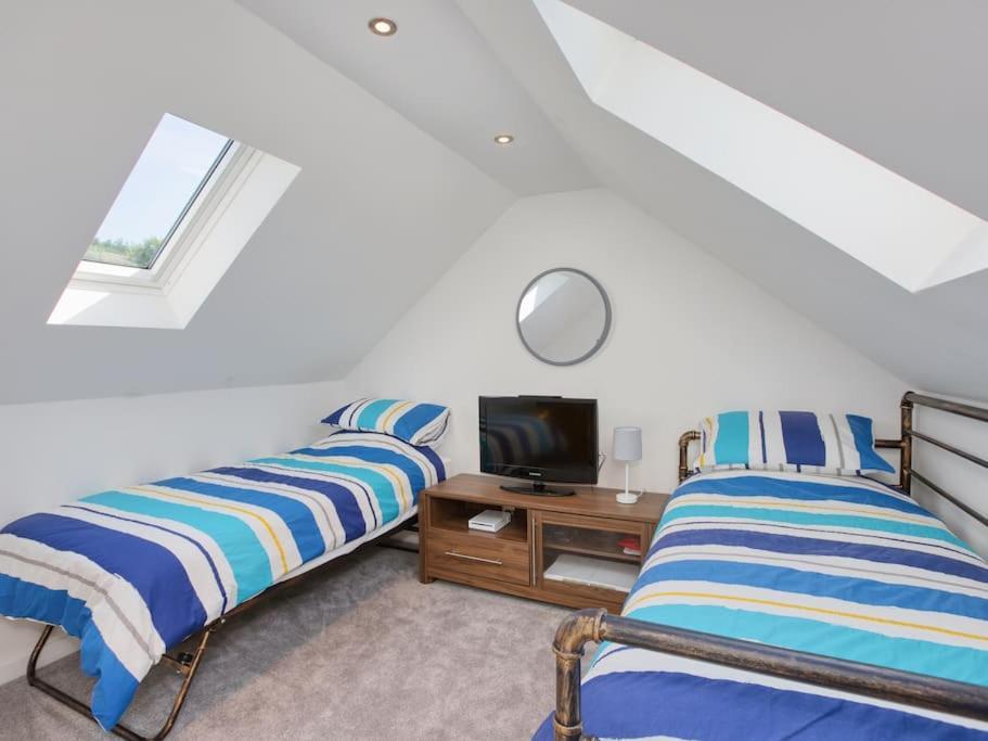 Lovely Holiday Home In Lyme Regis - Sleeps 8 Exterior foto